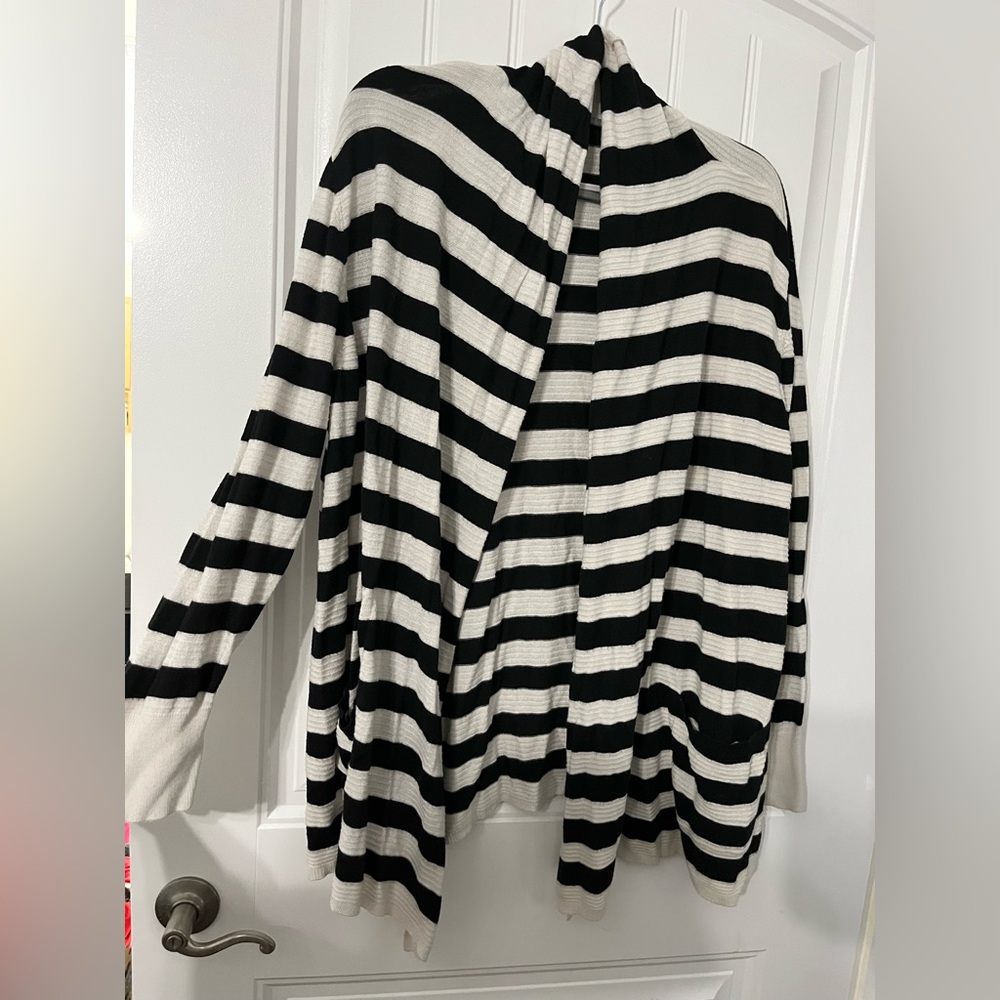 Black and White Stripped cardigan size X4